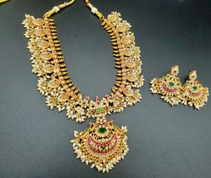 Sanvi Guttapusalu Short Necklace