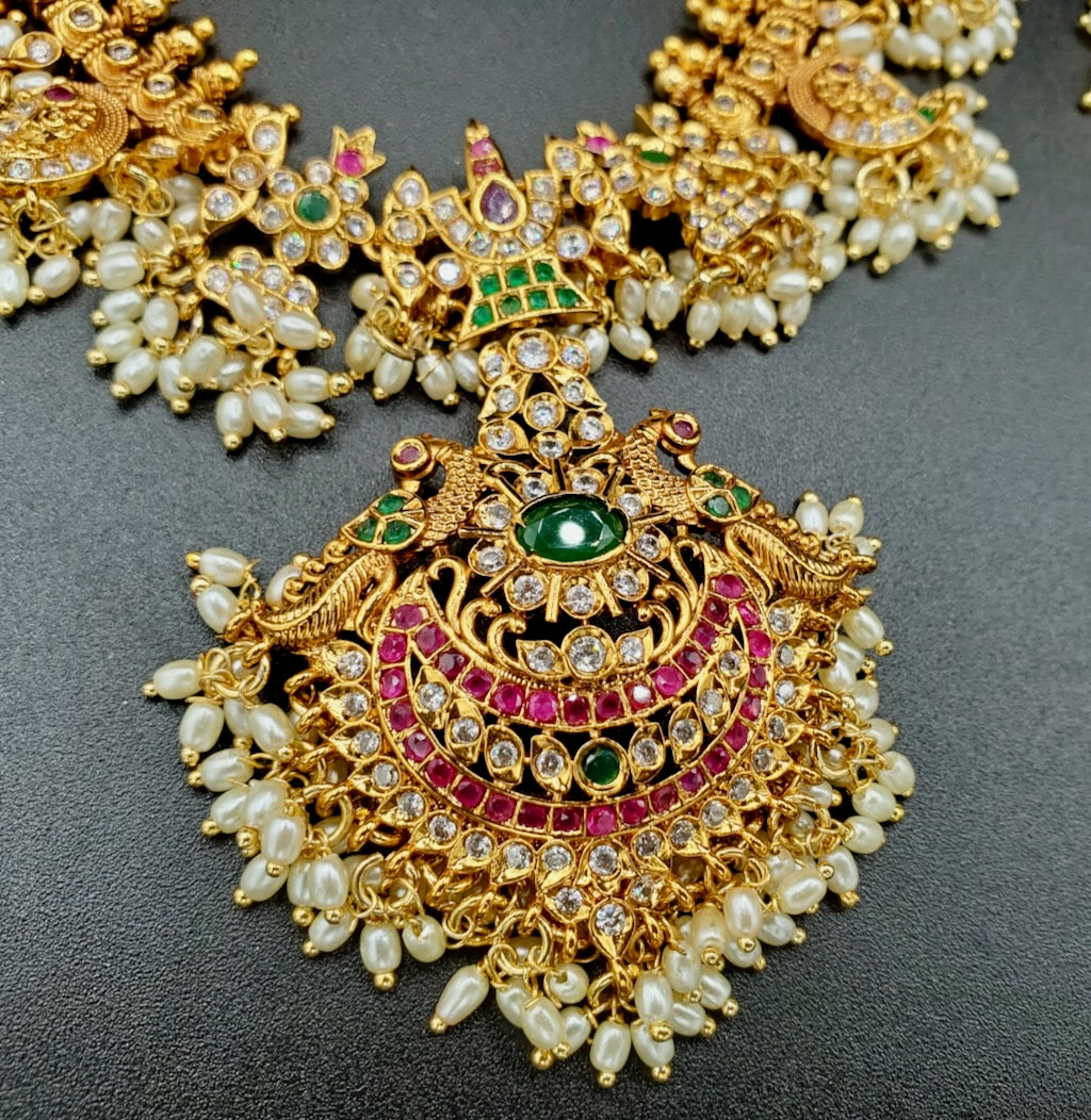Sanvi Guttapusalu Short Necklace