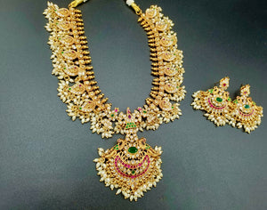 Sanvi Guttapusalu Short Necklace