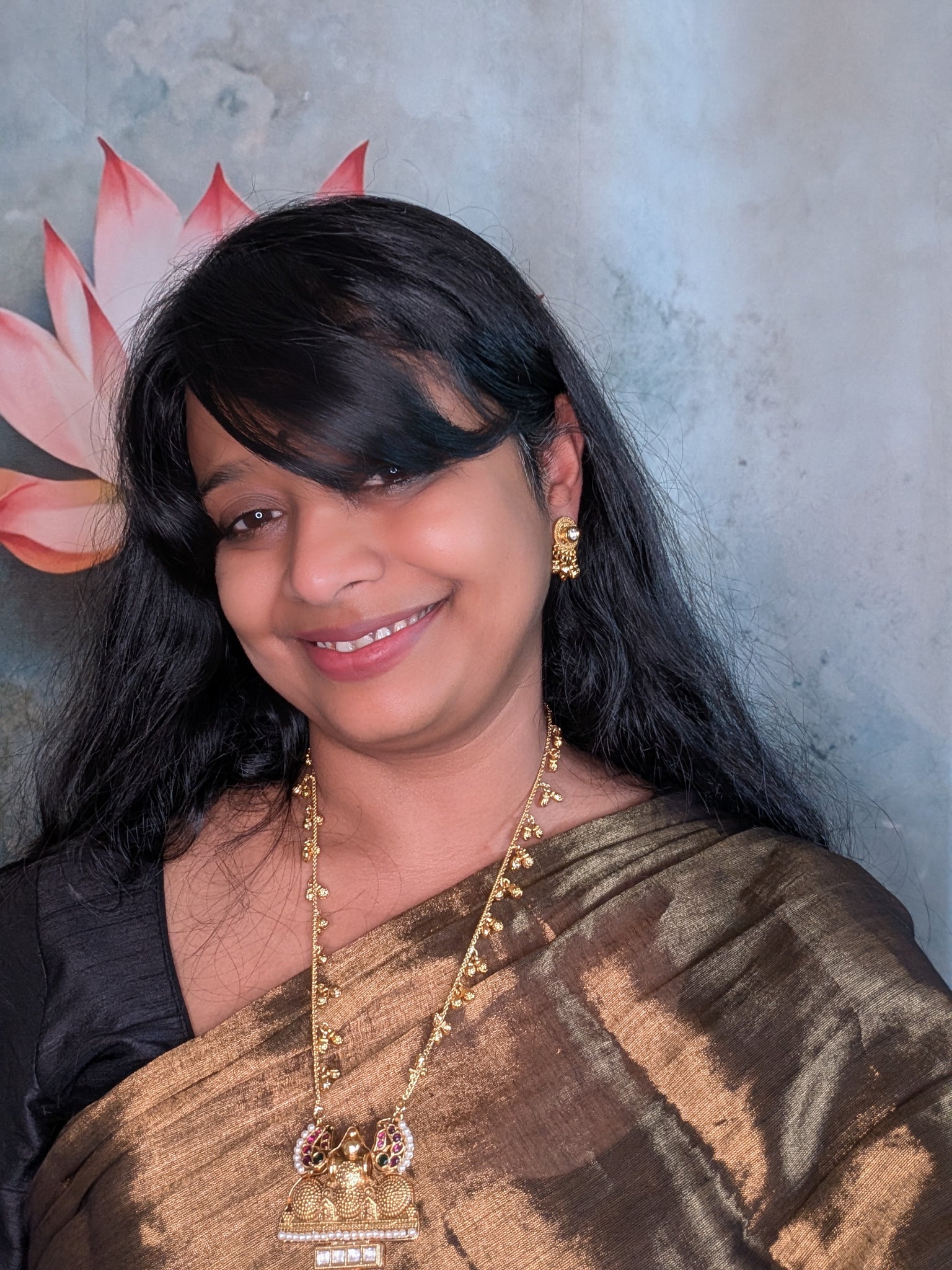 Vedhika Kemp Pendant with Earrings