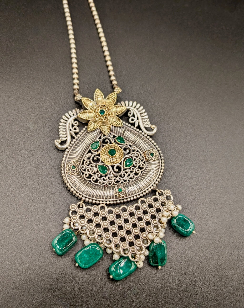 Yukti Pendant with Earrings