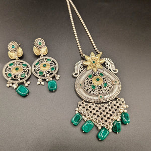 Yukti Pendant with Earrings