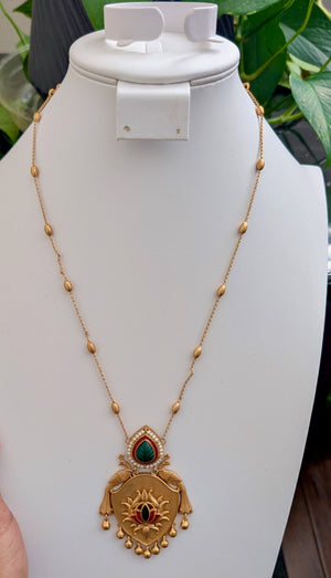 Rooh Long Chain with Pendant and Earrings