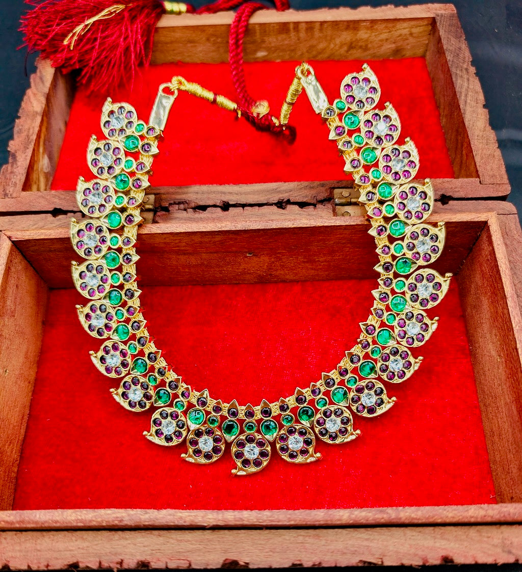 Anika Mango Kemp Necklace