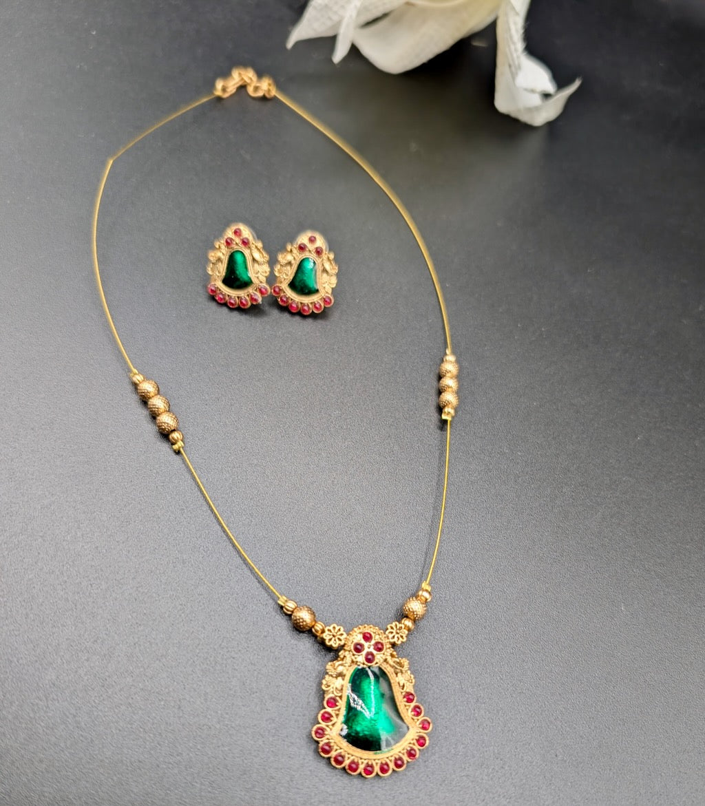 Palakka Invisible Chain with Earrings