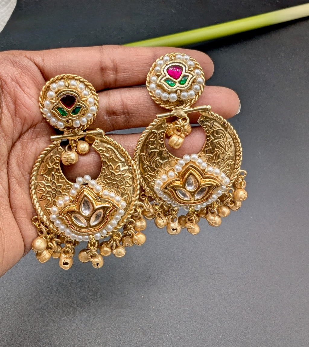 Aadhya Lightweight Ghungroo Chandbalis