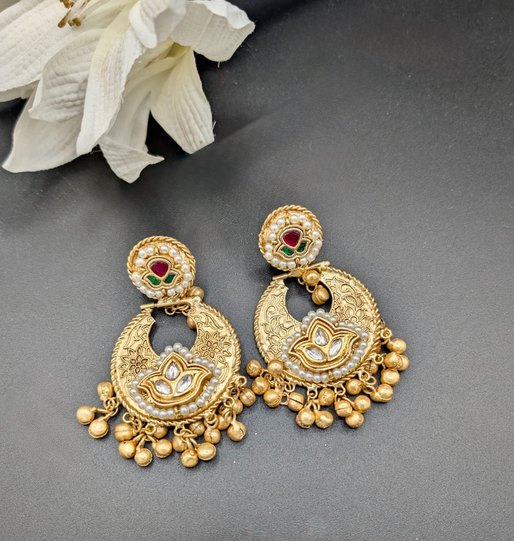 Aadhya Lightweight Ghungroo Chandbalis