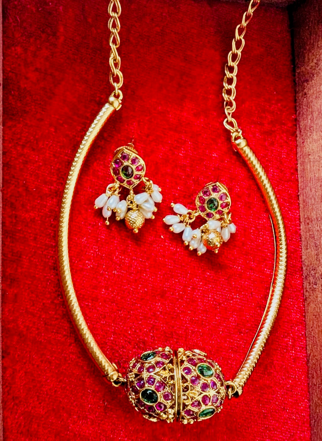 Rajam Kemp Hasli Set with Earrings