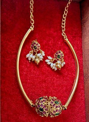 Rajam Kemp Hasli Set with Earrings