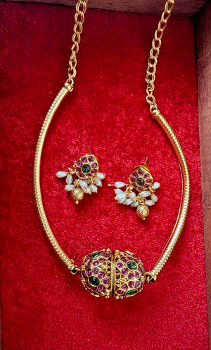 Rajam Kemp Hasli Set with Earrings