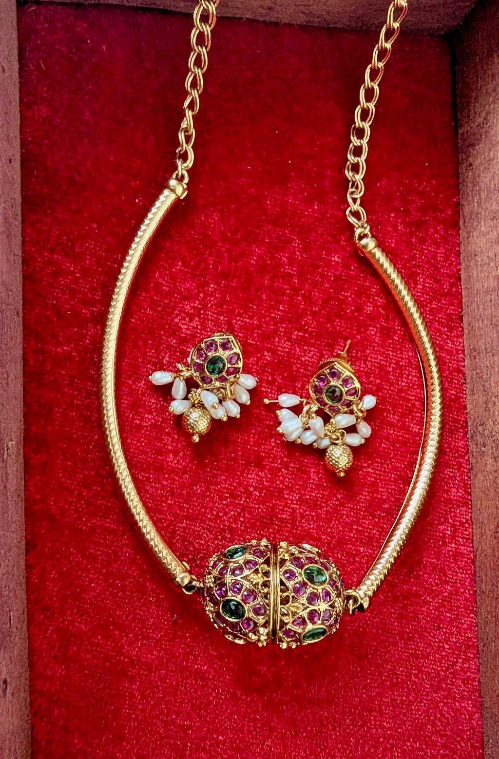 Rajam Kemp Hasli Set with Earrings