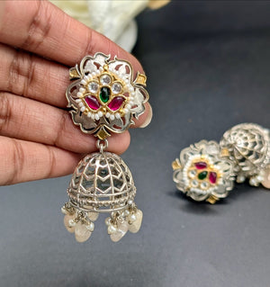 Sitara Jaali Pachi Kundan Jhumkas