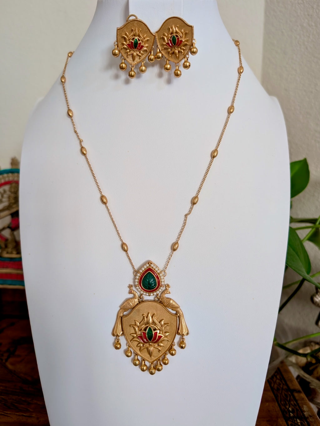 Rooh Long Chain with Pendant and Earrings