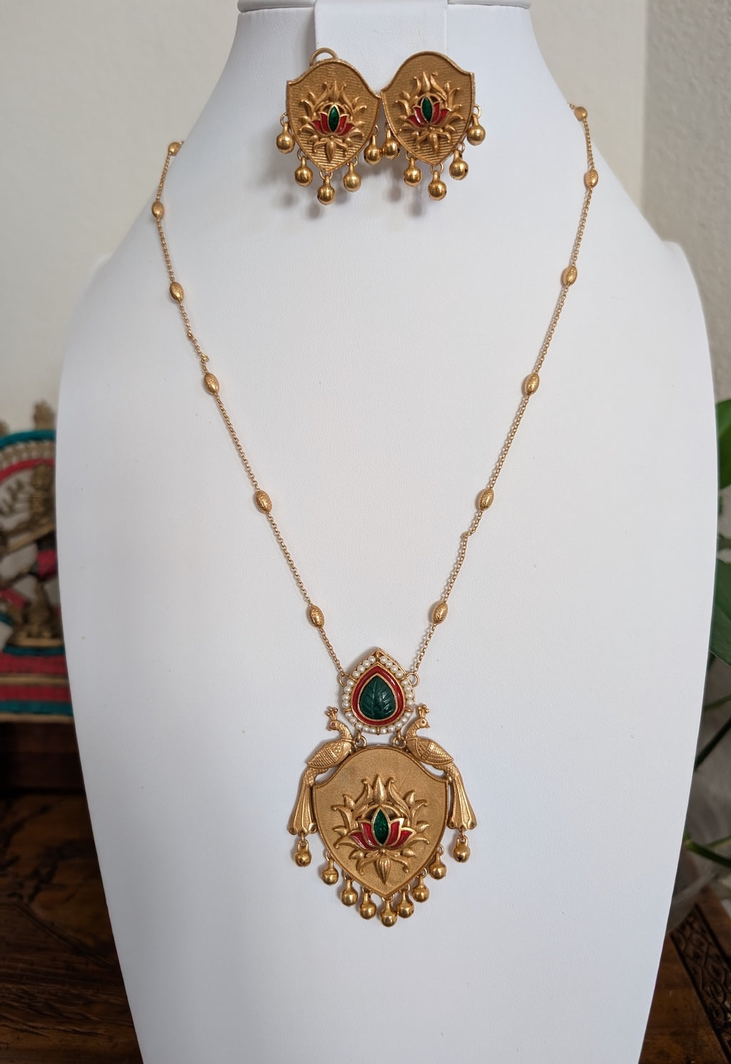 Rooh Long Chain with Pendant and Earrings