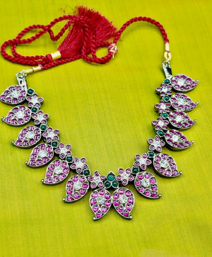 Anika Mango Kemp Necklace