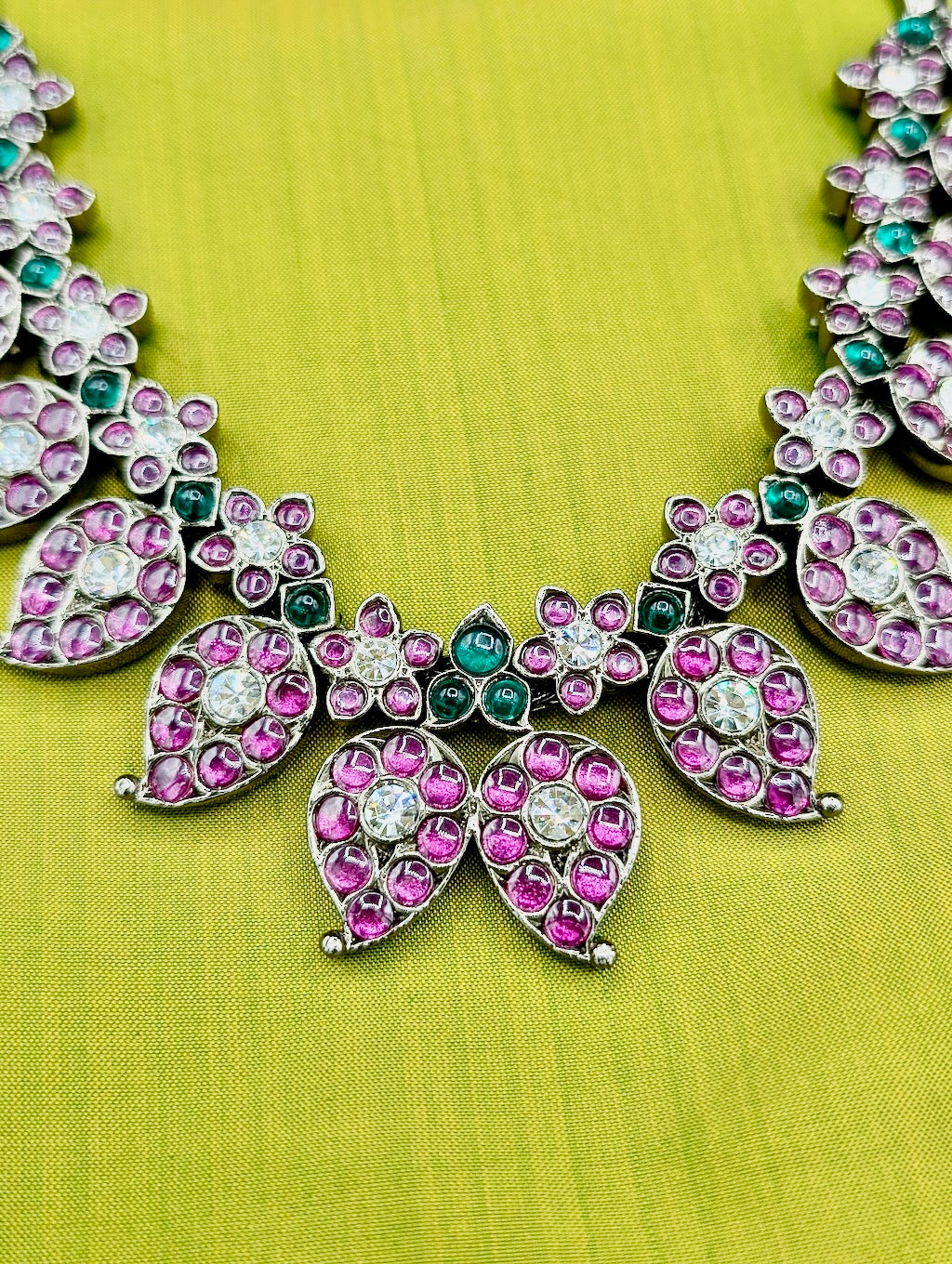 Anika Mango Kemp Necklace