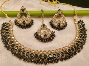 Sarika necklace set in mehendi polish